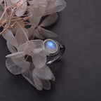 Mondstein Ring aus 925er Silber mit ovalem Cabochon und Voluten