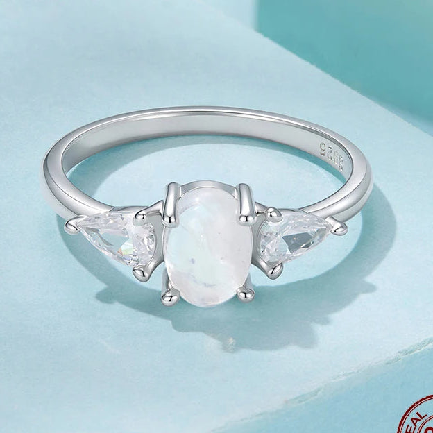 Mondstein Ring aus 925er Silber mit seitlichen Tropfensteinen