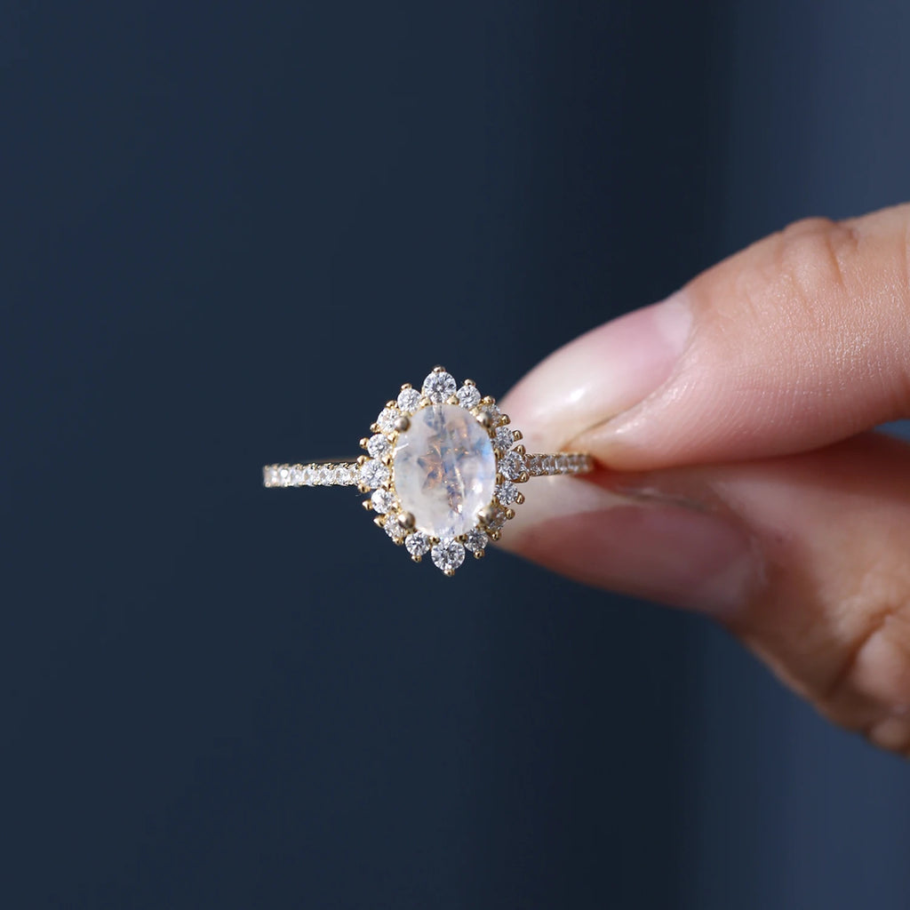 Echter Mondstein Ring aus Gold mit Halo-Fassung