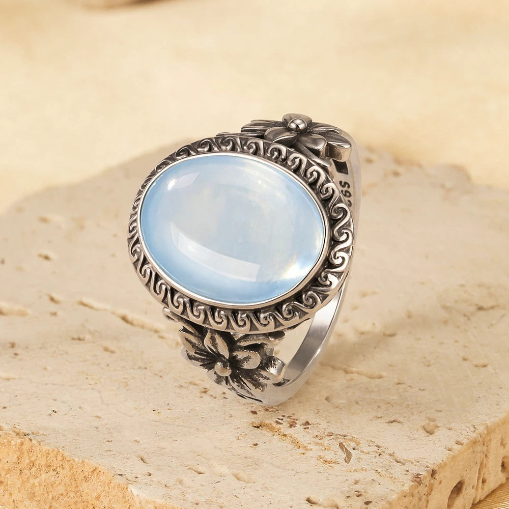 Aquamarin Cabochonring aus 925er Silber mit Blüten und Spiralrahmen
