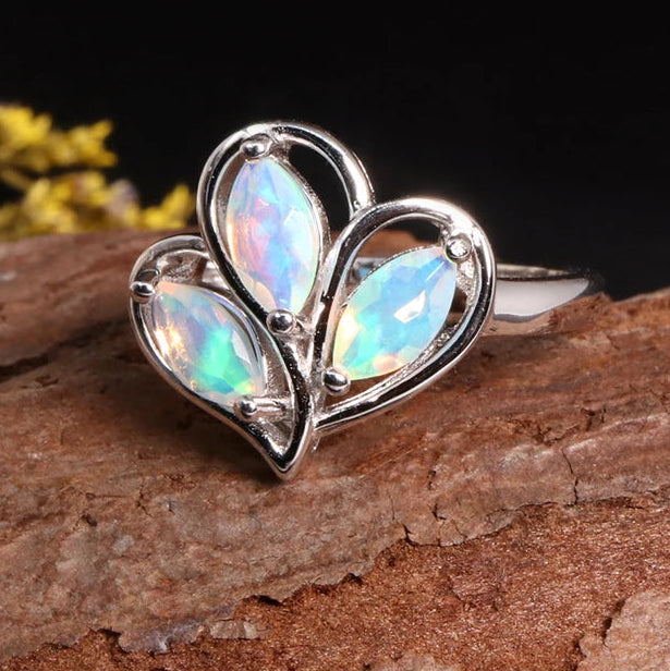Opal Ring aus 925er Silber mit drei Opalen im Blattdesign