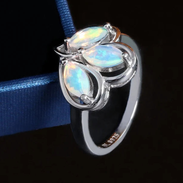 Opal Ring aus 925er Silber mit drei Opalen im Blattdesign