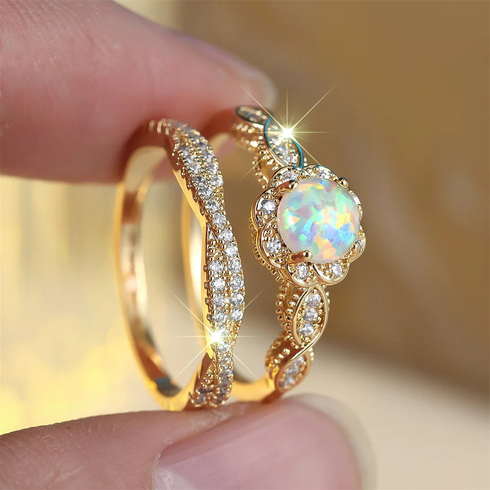 Opal Ring mit rundem Stein und Blütenkranz
