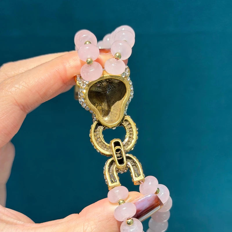 Doppelreihiges Rosenquarz-Perlenarmband mit Katzenmotiv