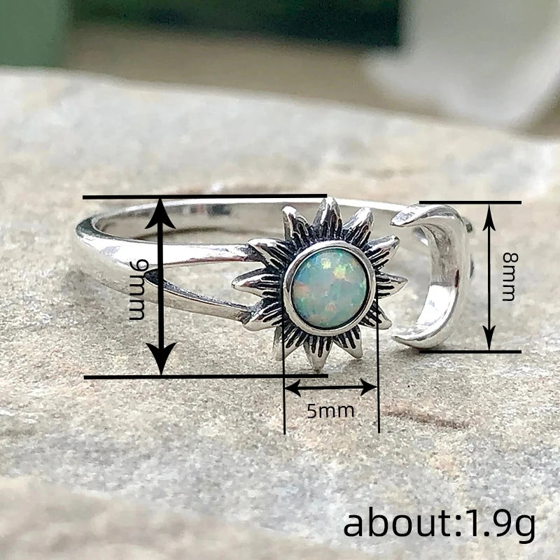 Offener Opal Ring mit Sonne und Mondsichel