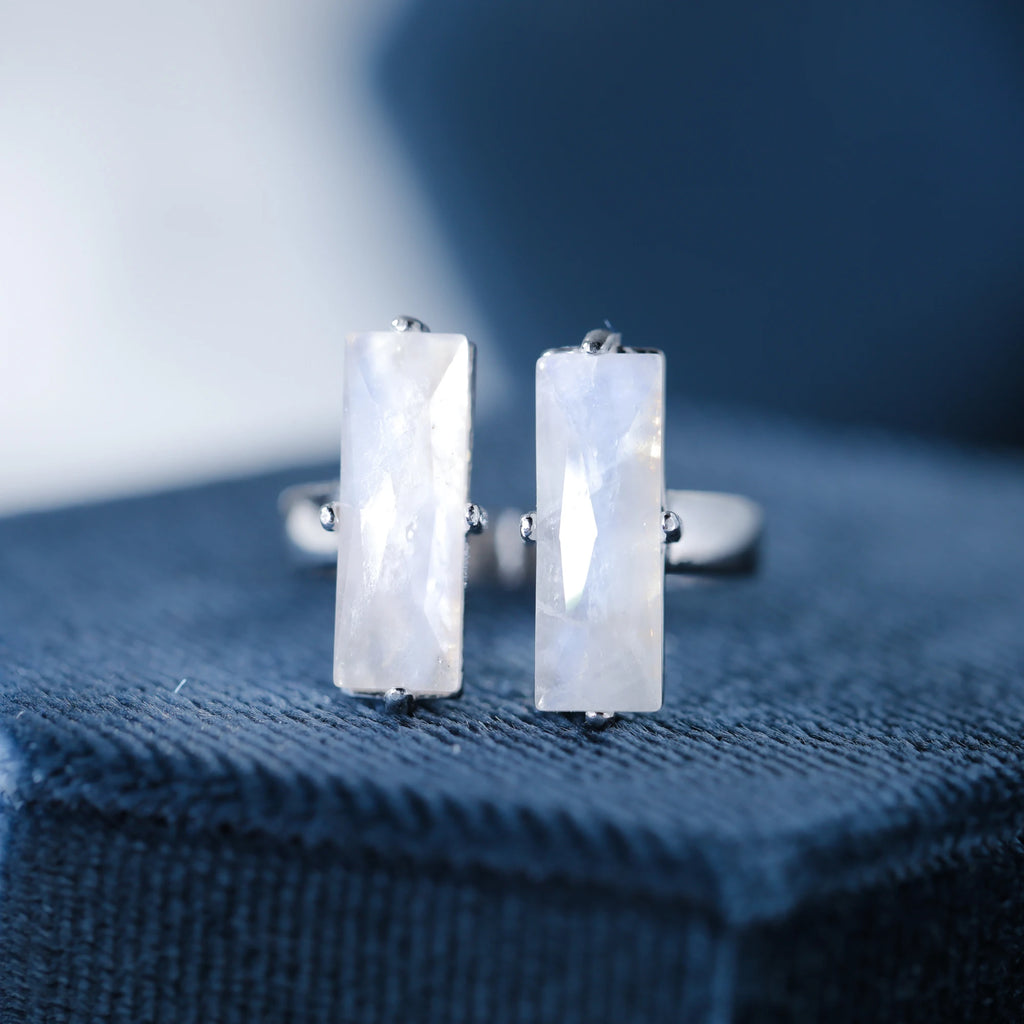 Offener Mondstein Ring aus 925er Silber mit zwei rechteckigen Steinen