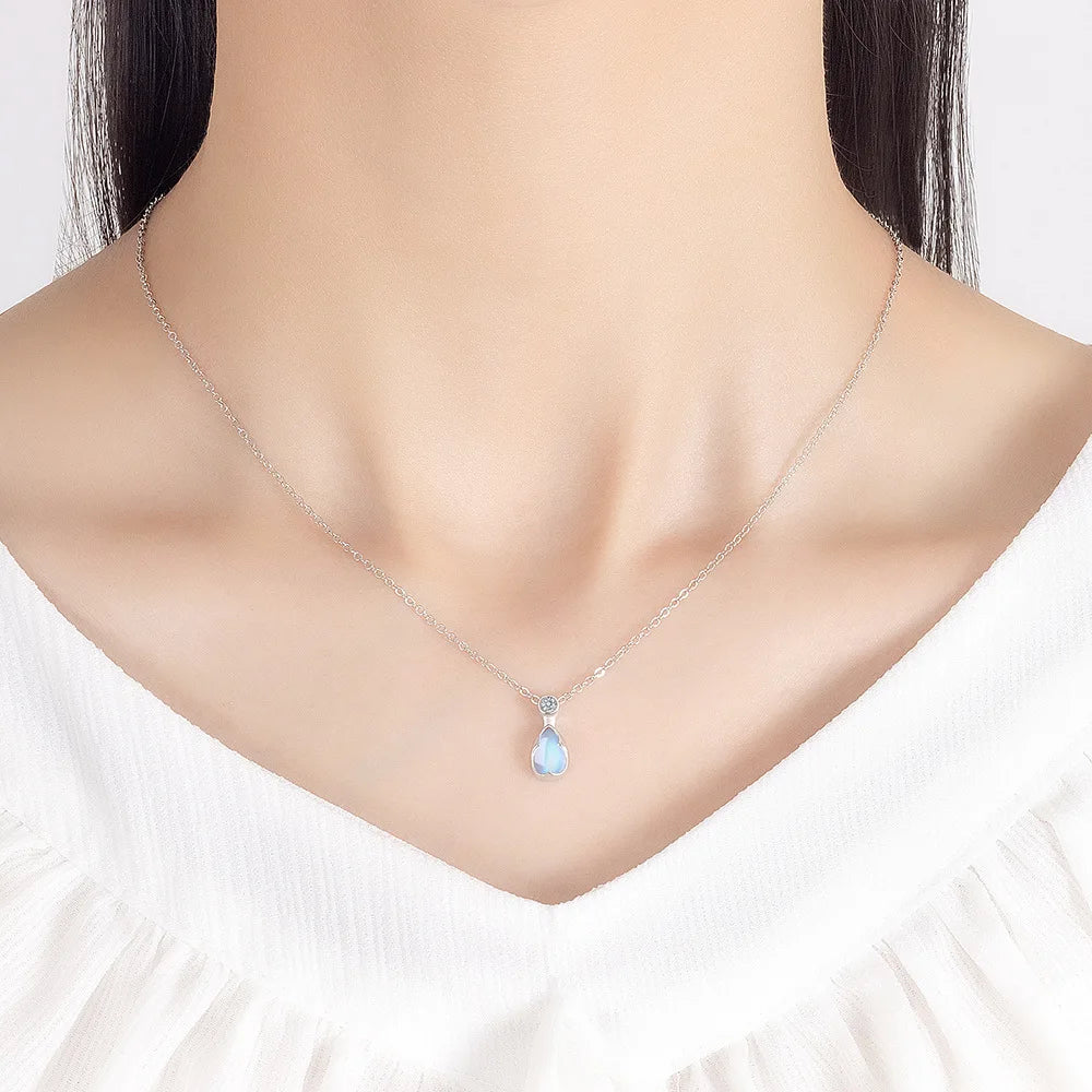 Mondstein Look Kette mit Herzanhänger und Zierstein