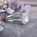 Zarter Mondstein Ring mit Schmucksteinen