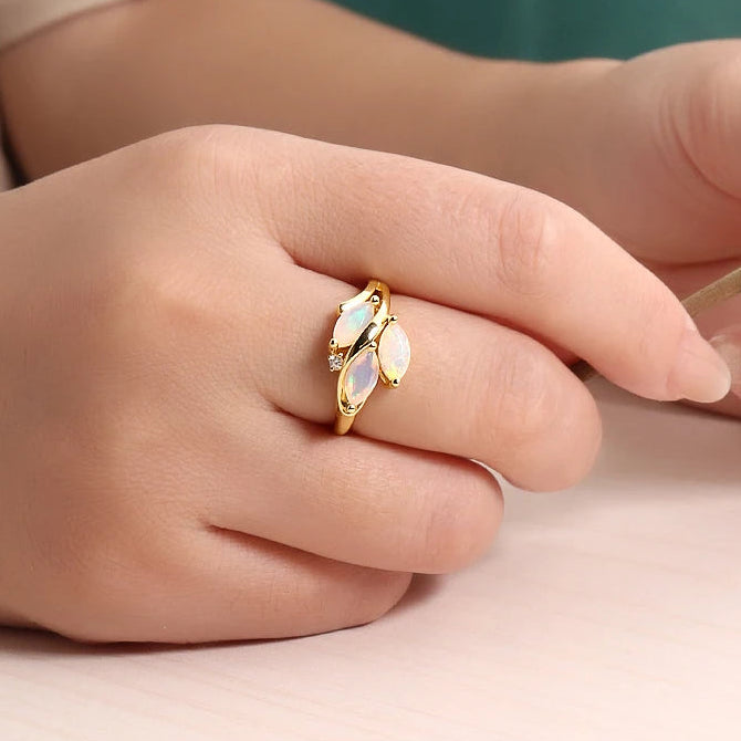 Opal Ring aus 925er Silber in Gelbgoldoptik mit drei Marquise-Steinen