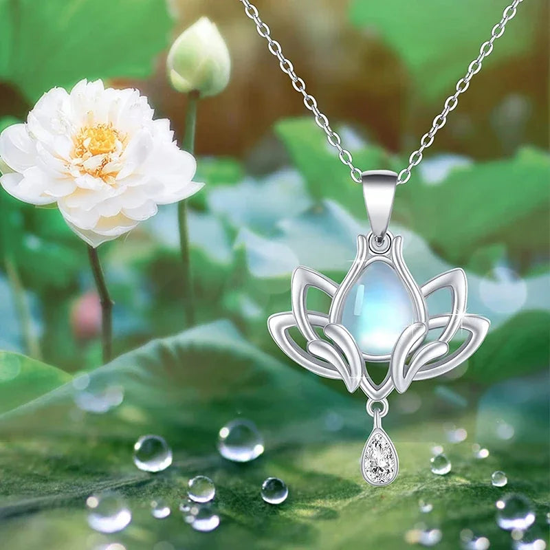 Mondstein Look Kette mit Lotusblüten-Anhänger