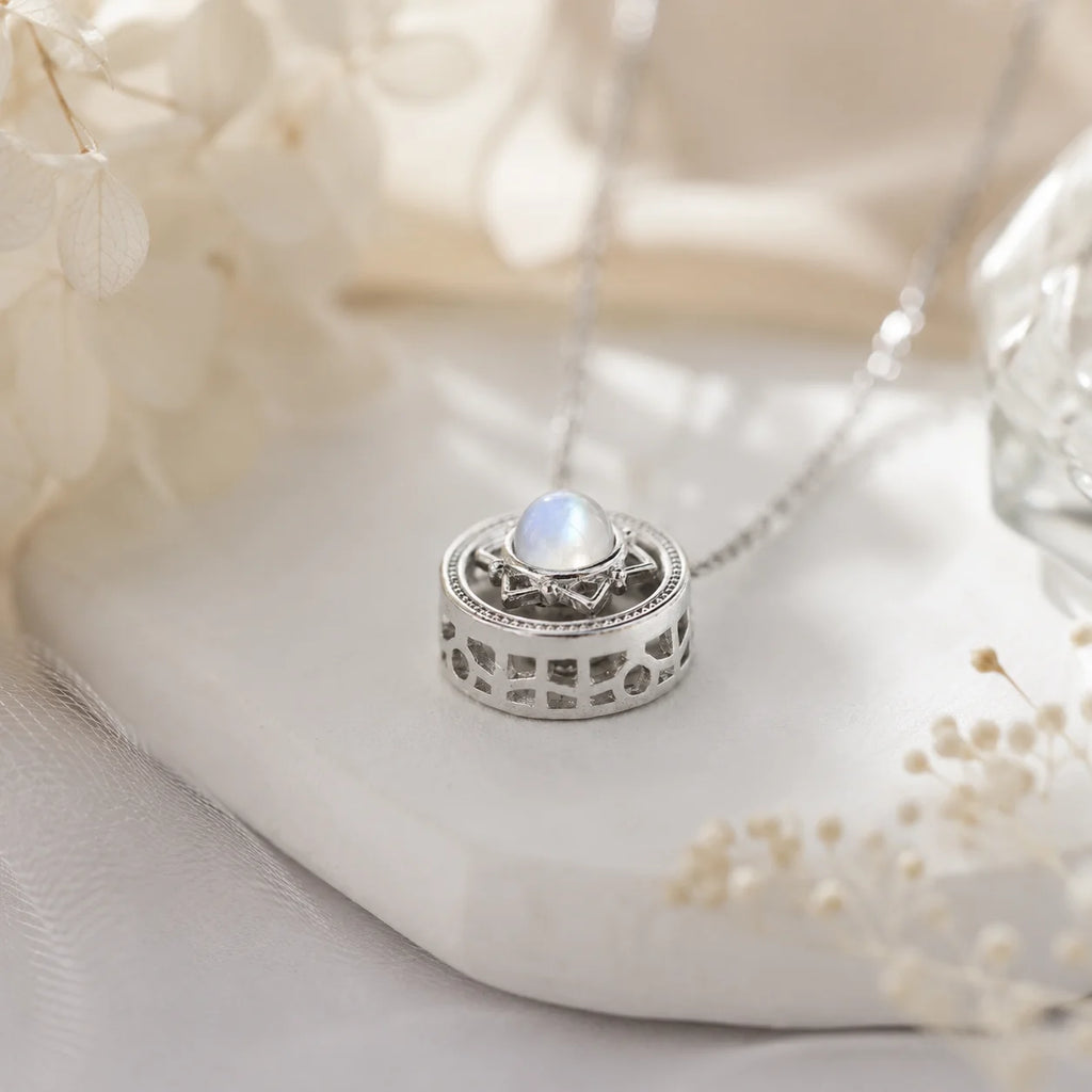 Mondstein Kette aus 925er Silber mit rundem Sternanhänger