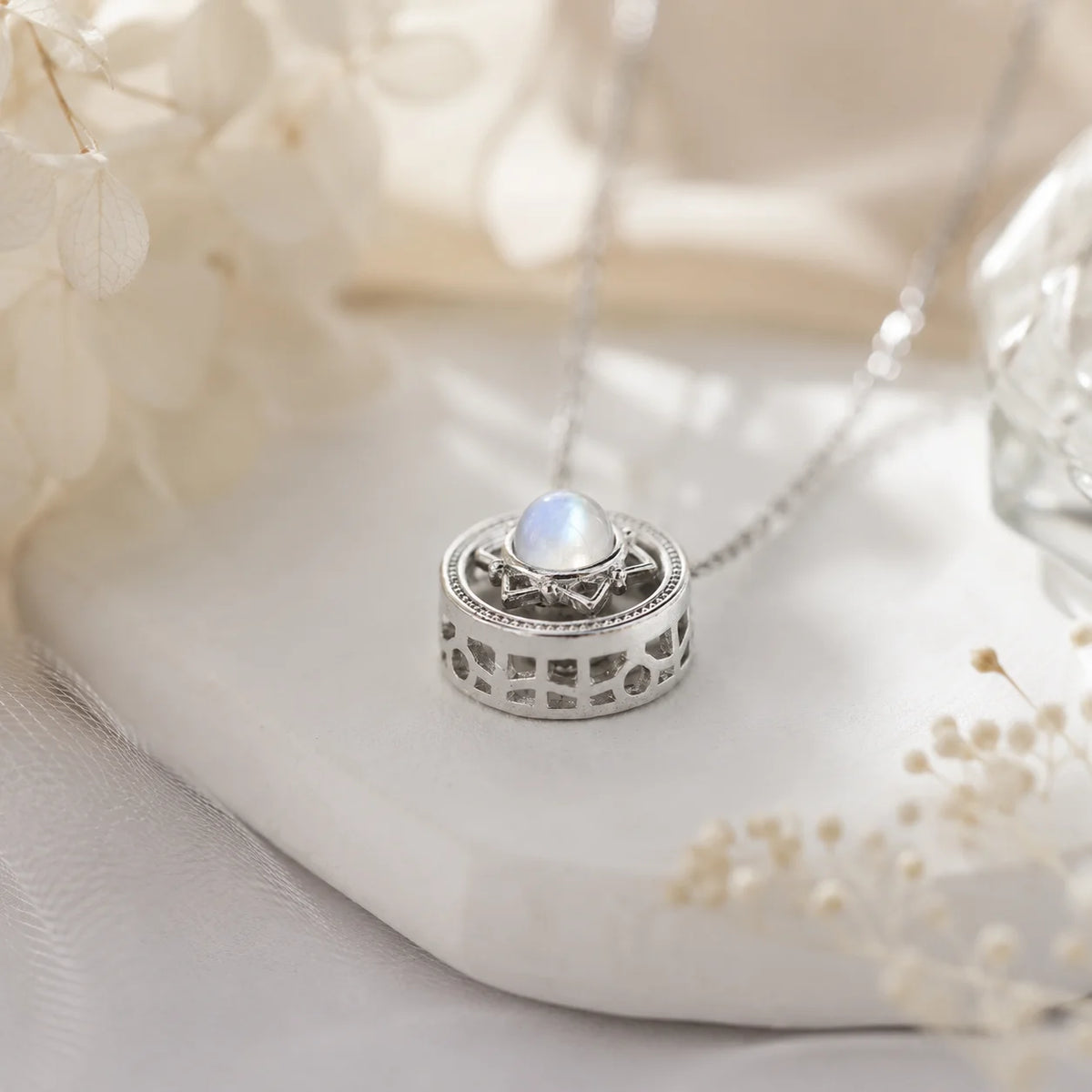 Mondstein Kette aus 925er Silber mit rundem Sternanhänger