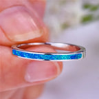 Schmaler blauer Opal Ring mit Einlage