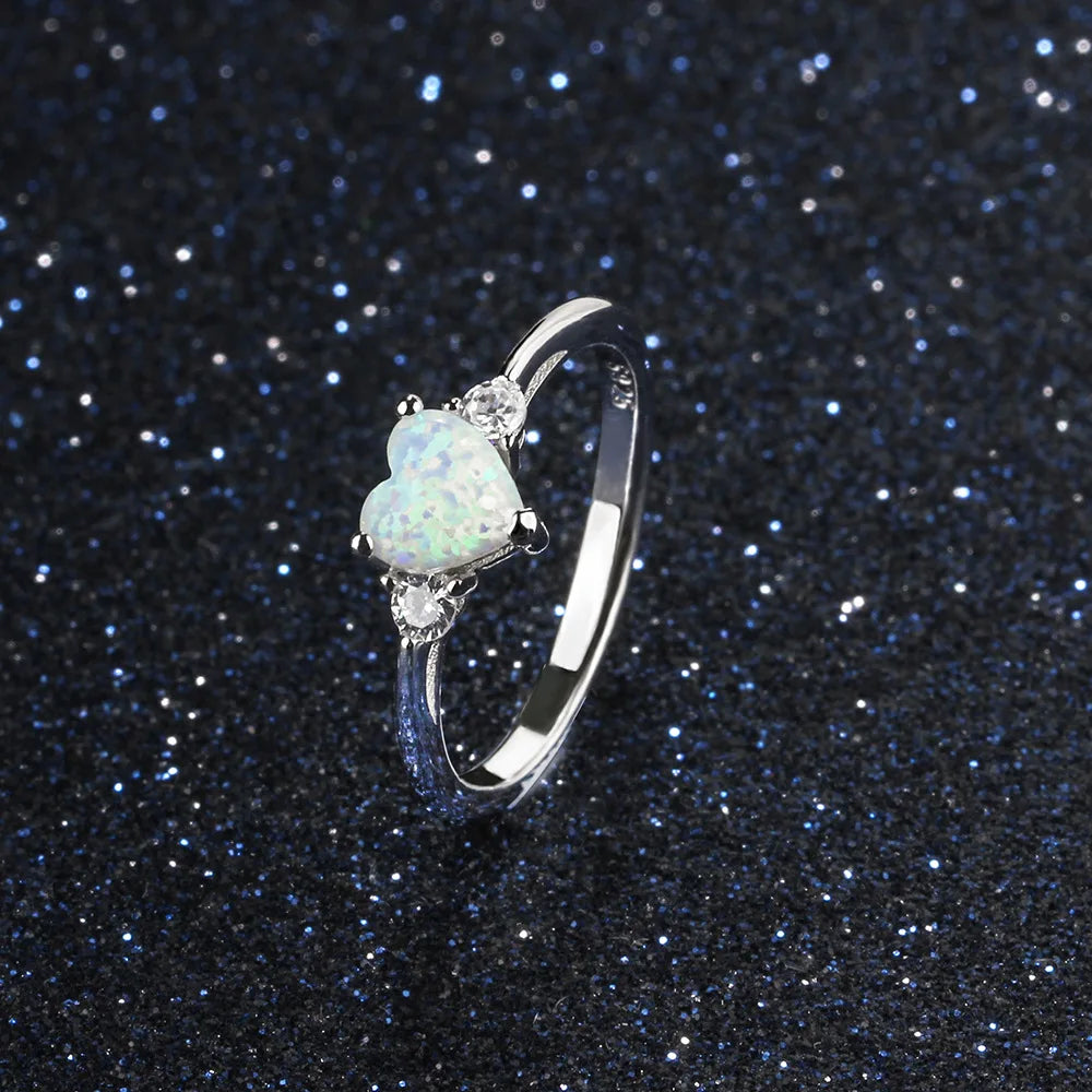 Opal-Look Ring aus 925er Silber mit Herzstein und zwei Ziersteinen