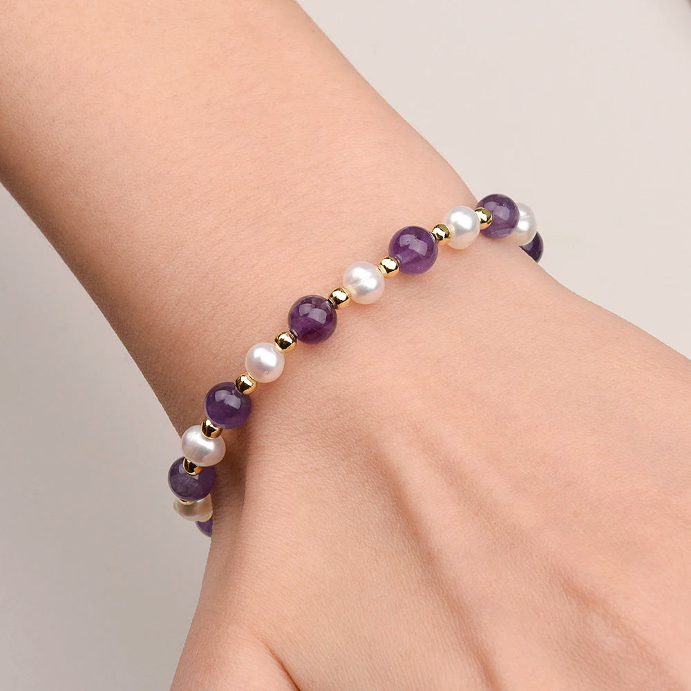 Amethyst Armband mit weißen und goldfarbenen Perlen