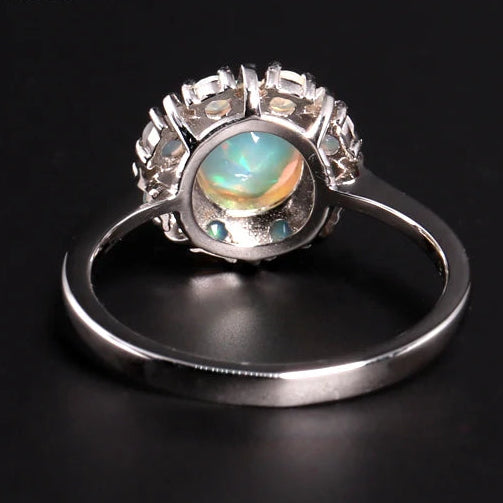 Opal Ring aus 925er Silber mit rundem Mittelstein und Opal-Kranz