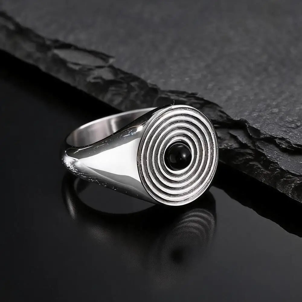Onyx Siegelring mit kleinem rundem Stein und Kreisrelief