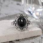 Floraler Onyx Ring aus 925er Silber mit Voluten und Blüten