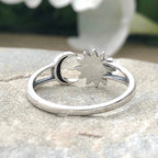 Offener Opal Ring mit Sonne und Mondsichel