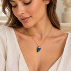 Lapislazuli Herz Anhänger Gold mit facettierter Oberfläche und asymmetrischer Form