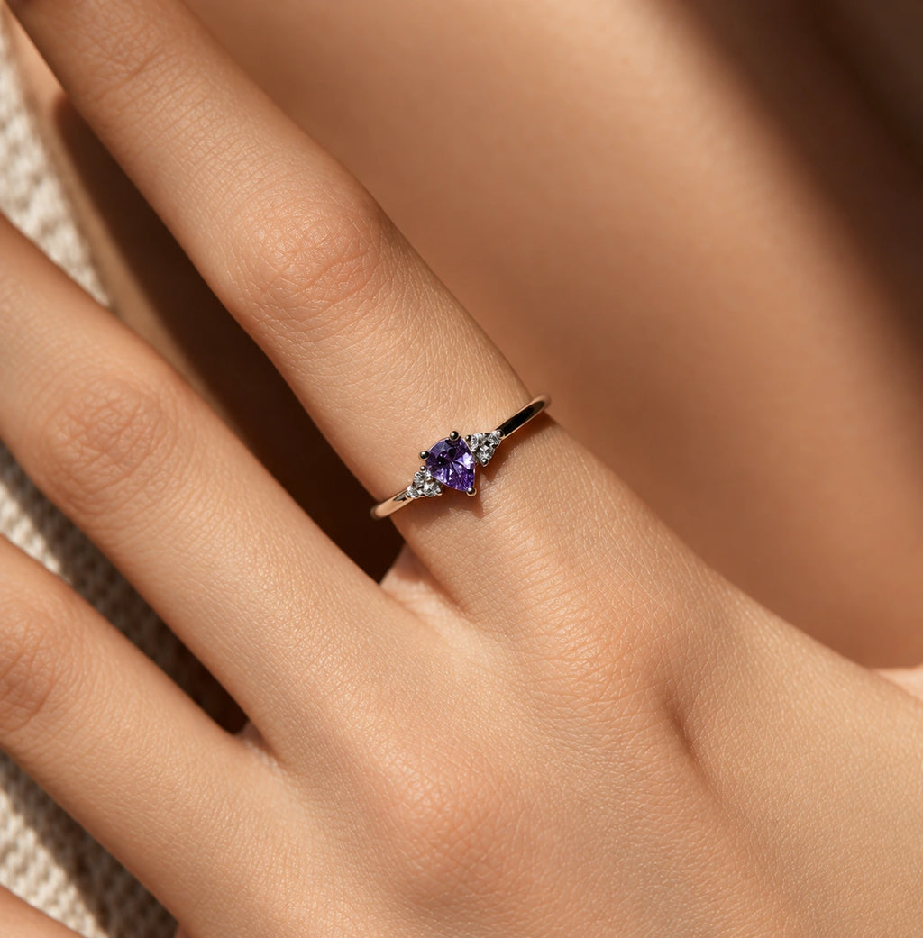 Amethyst Ring aus 925er Silber mit herzförmigem Stein und Ziersteinen
