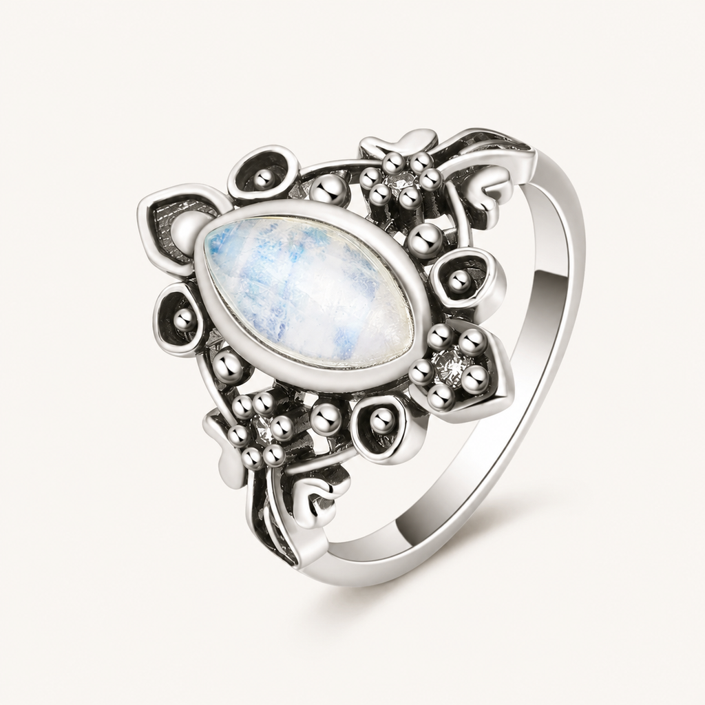 Mondstein Ring mit floralem Ornament