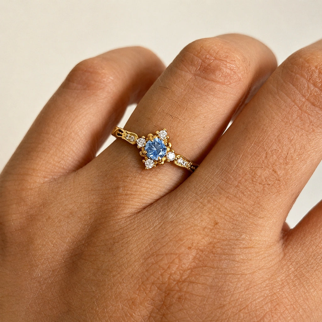 Goldfarbener Aquamarin-Look Ring mit rundem Stein und Seitensteinen