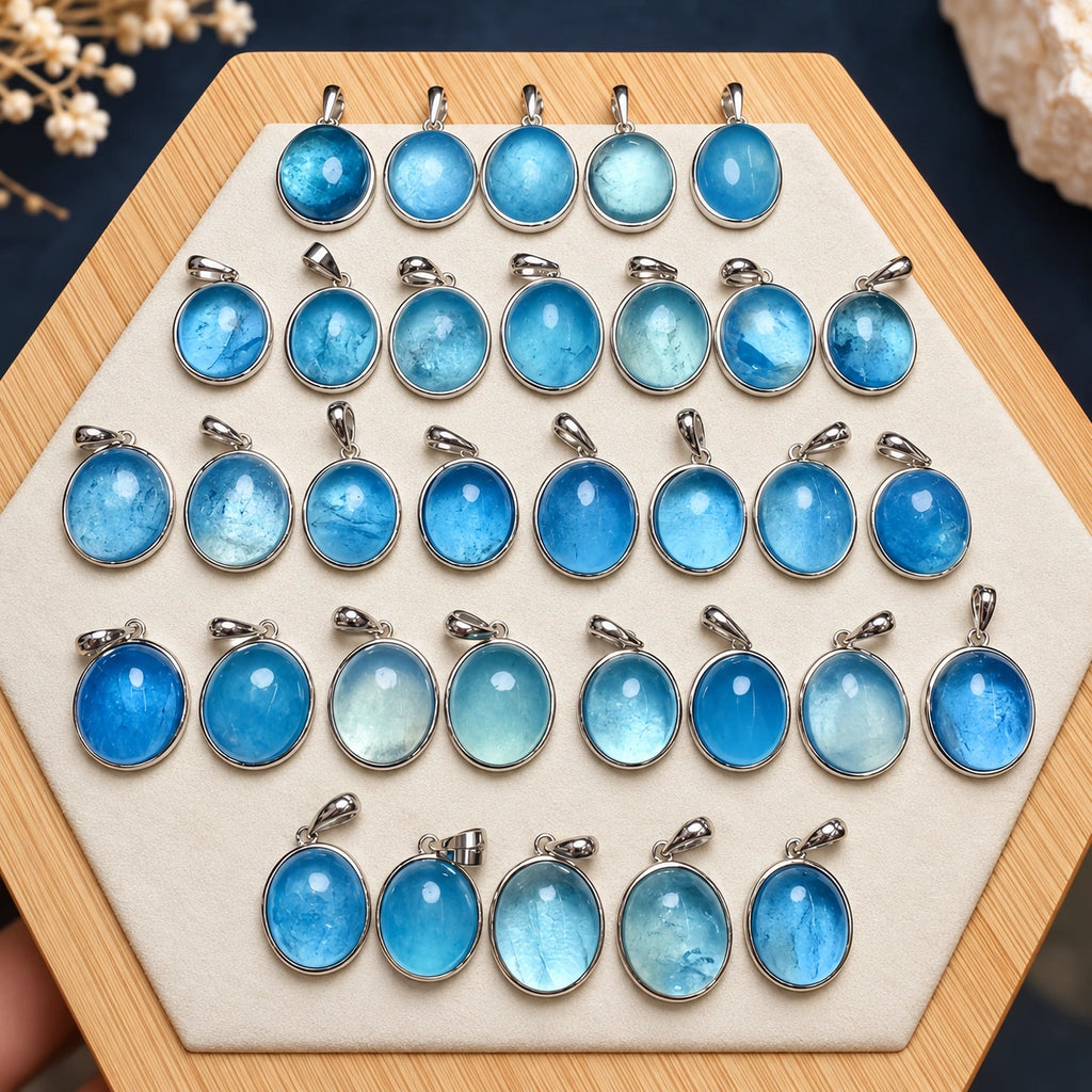 Aquamarin Kette aus 925er Silber mit ovalem Cabochon-Anhänger