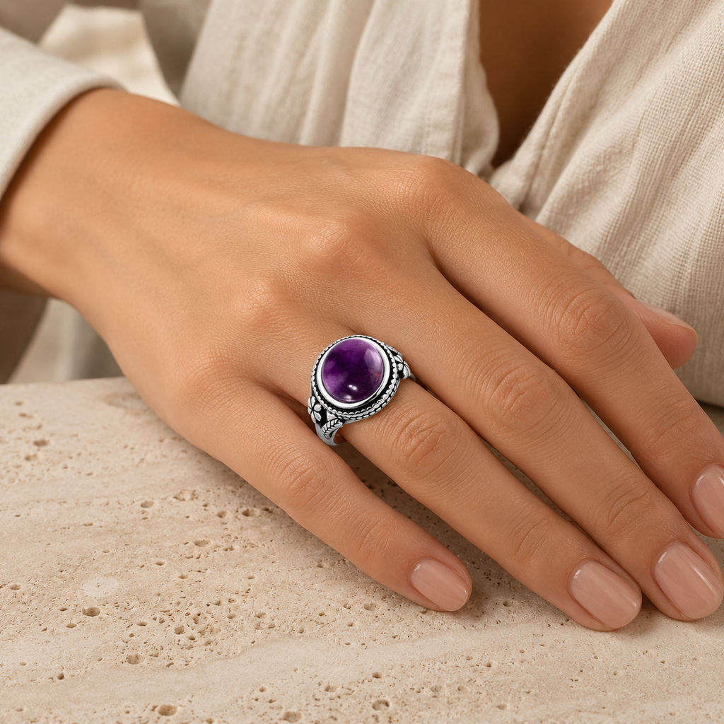 Amethyst Ring aus 925er Silber mit Blüten an den Seiten