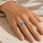 Aquamarin Look Ring mit ovalem Cabochon und Blattdetails