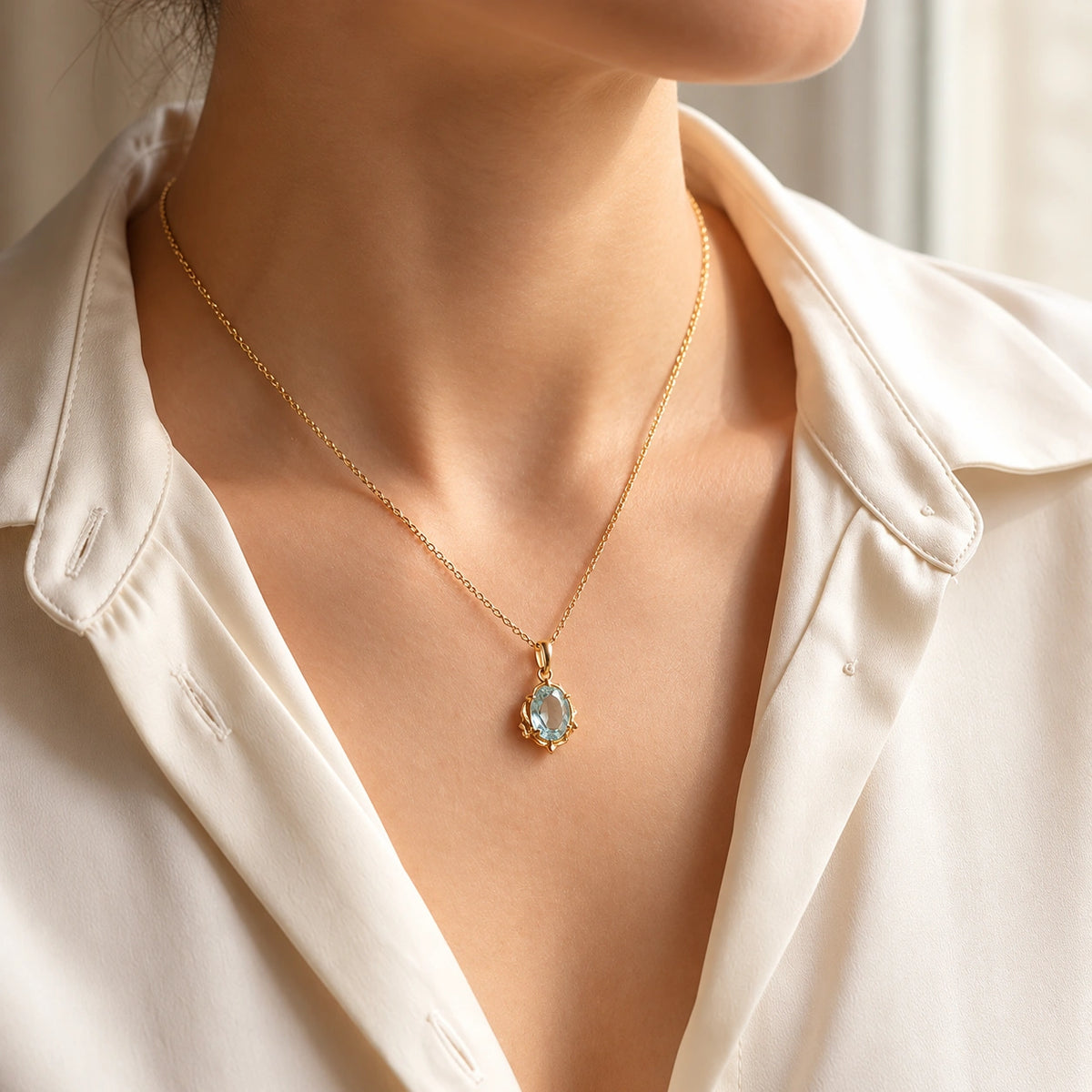 Aquamarin Kette aus 925er Silber mit ovalem Anhänger und Blättermotiv