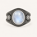 Breiter Mondstein Ring mit seitlichen Halbmondmotiven