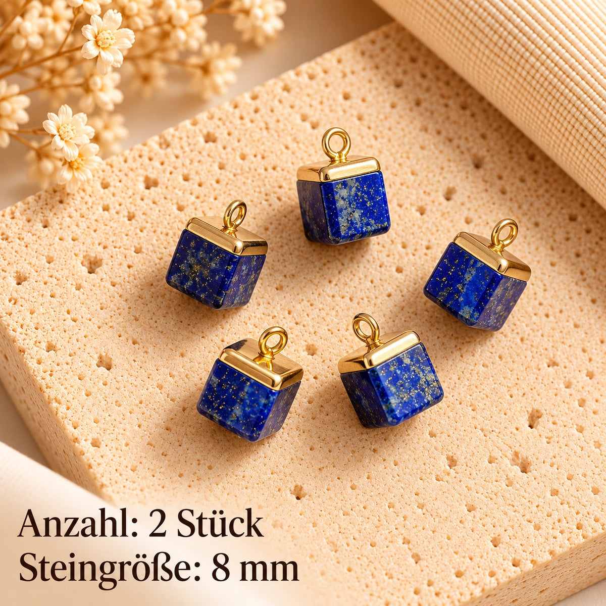 Lapislazuli Anhänger Gold mit kleinem würfelförmigem Stein