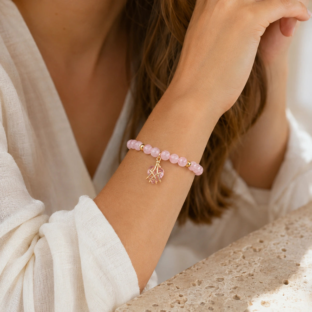 Doppelreihiges Rosenquarz-Armband mit Herzanhänger