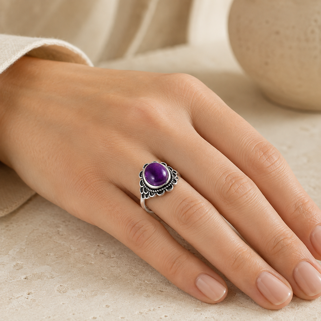 Amethyst Cabochonring aus 925er Silber mit Fächerrahmen