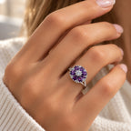 Amethyst Ring im Blütendesign mit violetten und klaren Ziersteinen