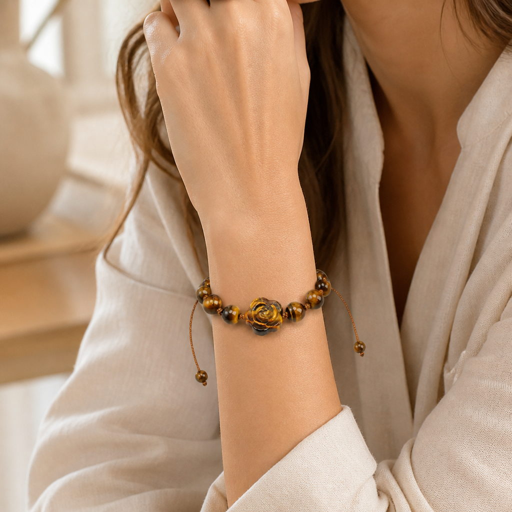 Verstellbares Tigerauge Armband mit Rosenblüte