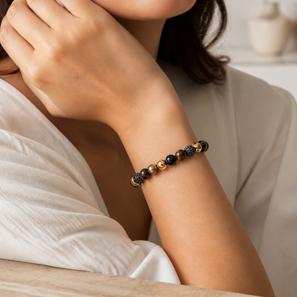 Tigerauge Armband mit schwarzen Pavé-Perlen