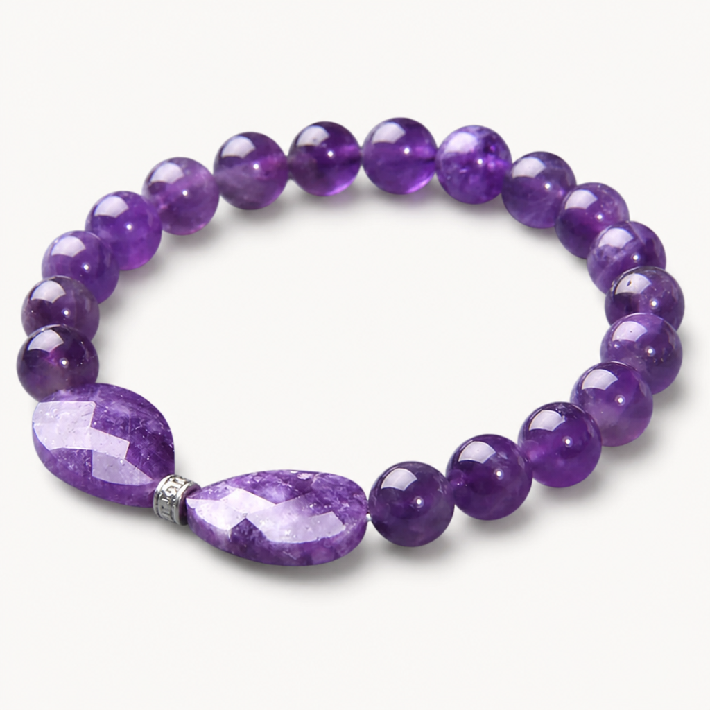 Amethyst Perlenarmband mit zwei facettierten Steinen