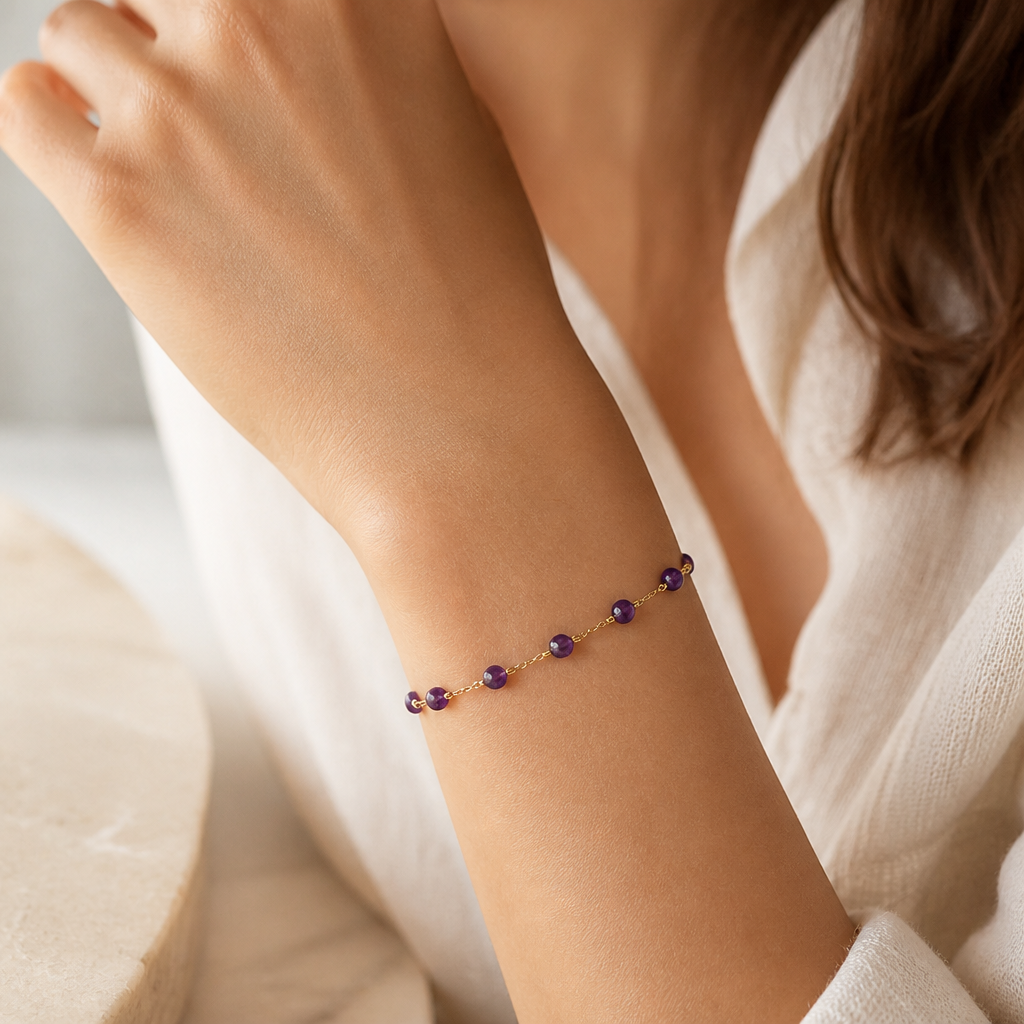Filigranes Amethyst Armband mit goldfarbener Kette