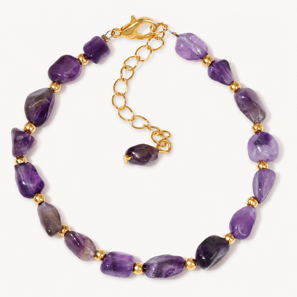 Amethyst Armband mit unregelmäßigen Steinen und goldfarbenen Details