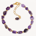 Amethyst Armband mit unregelmäßigen Steinen und goldfarbenen Details