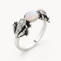 Opal Ring mit Froschmotiv und ovalem Stein