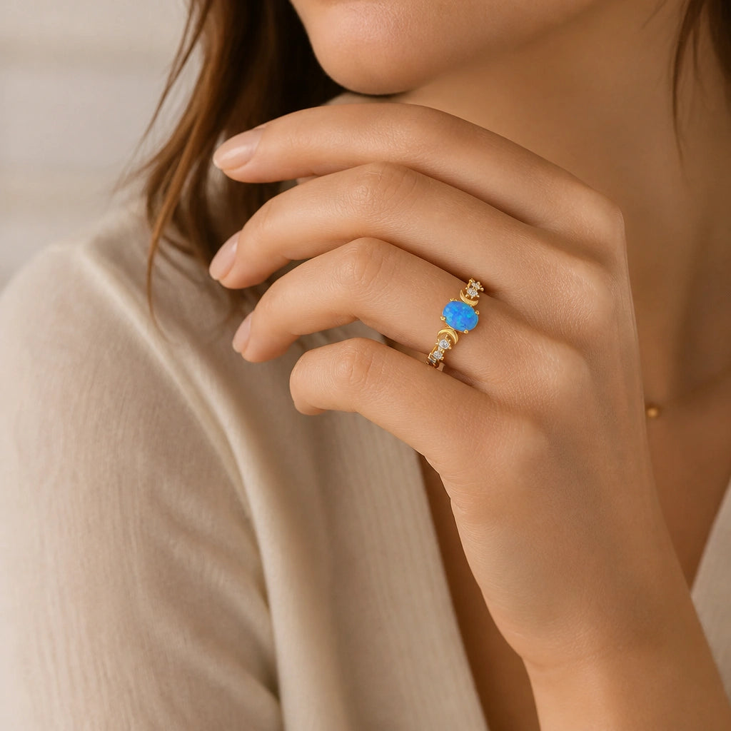 Blauer Opal Goldring mit Mondsichel-Motiven