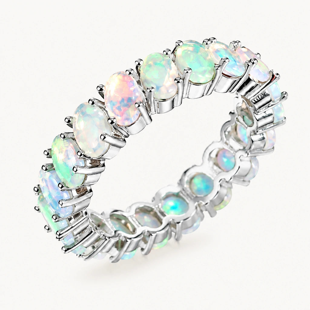 Opal Ring mit rundum gefassten ovalen Steinen
