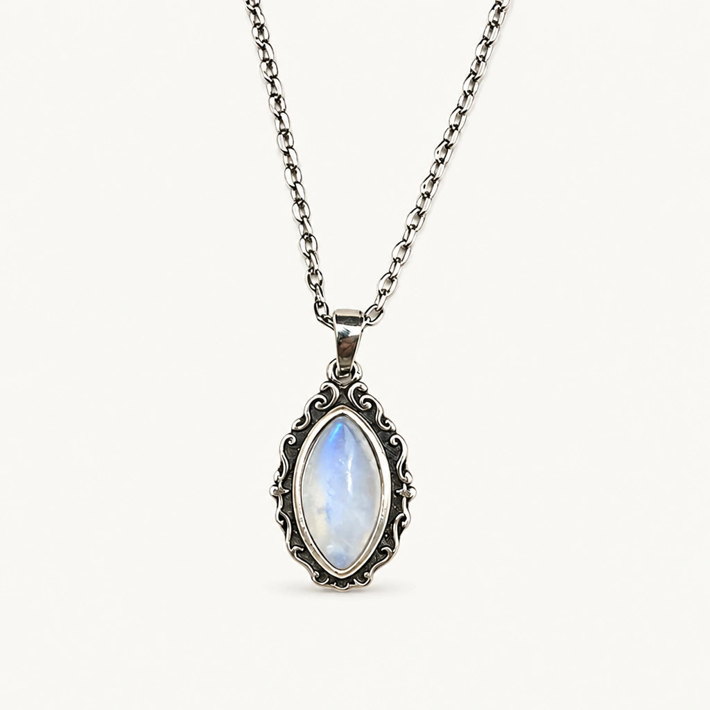 Mondstein Kette aus 925er Silber mit ovalem Ornamentanhänger