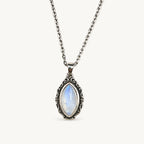 Mondstein Kette aus 925er Silber mit ovalem Ornamentanhänger