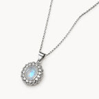 Mondstein Kette aus 925er Silber mit ovalem Blütenrahmen