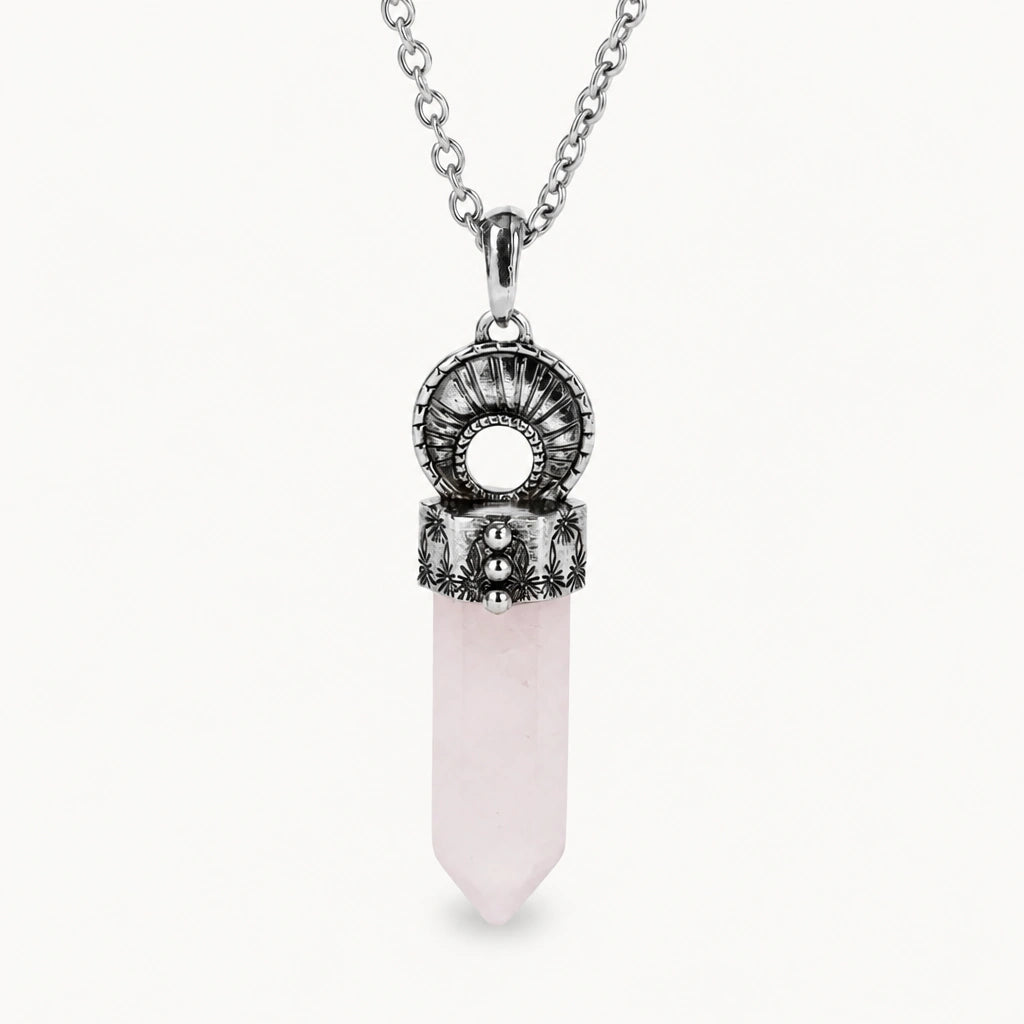 Rosenquarz Kette mit rundem Ornamentanhänger