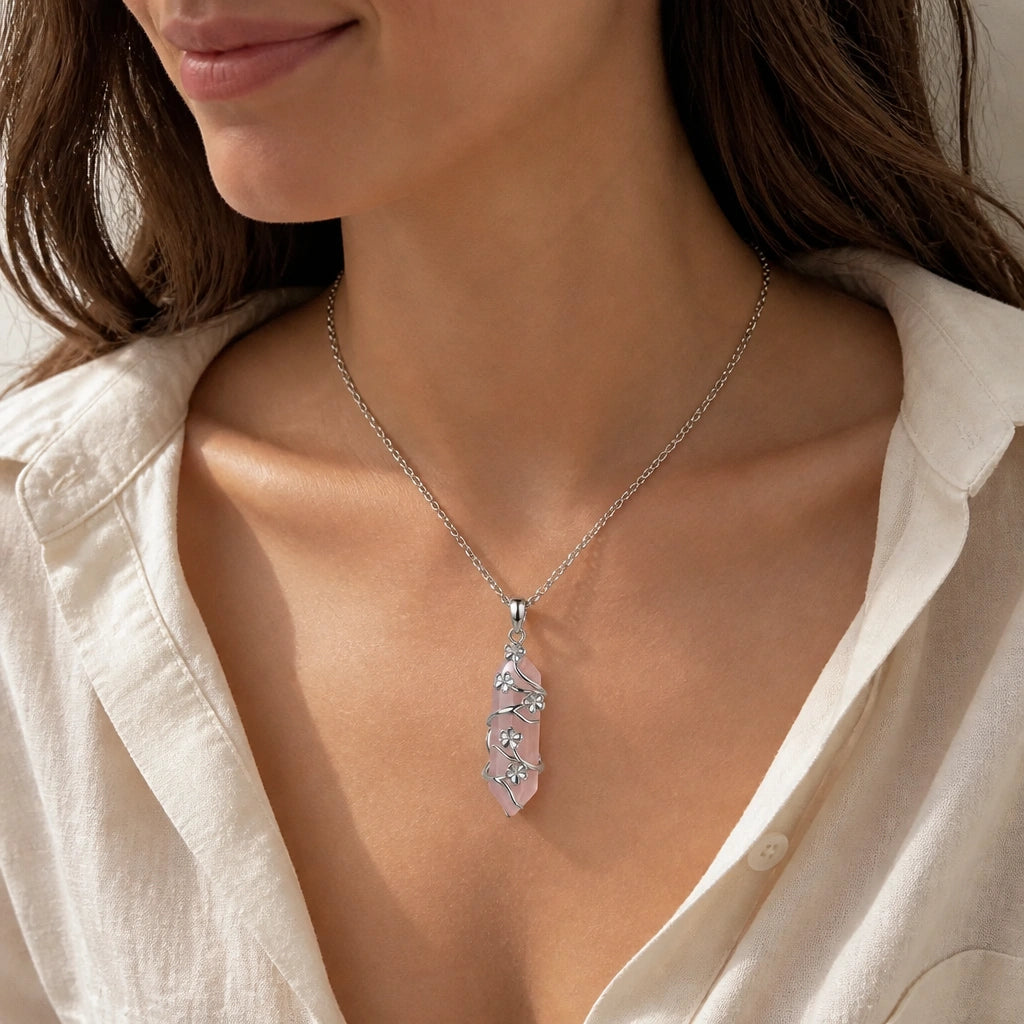 Rosenquarz Kette mit floralem Anhänger